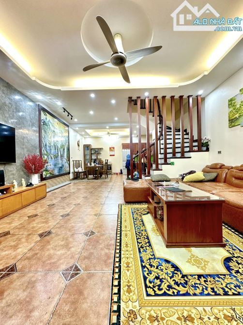 NHÀ ĐỖ NHUẬN NGOẠI GIAO ĐOÀN GẦN XUÂN LA 18.2 TỶ 75M 5 TẦNG NGÕ Ô TÔ NHÀ ĐẸP Ở LUÔN - 1