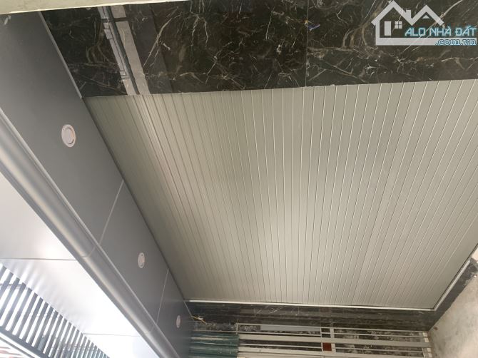 BÁN NHÀ LĨNH NAM - HOÀNG MAI - 37m x 6 TẦNG THANG MÁY - NGÕ Ô TÔ - VỈA HÈ - 5,7 TỶ - 1