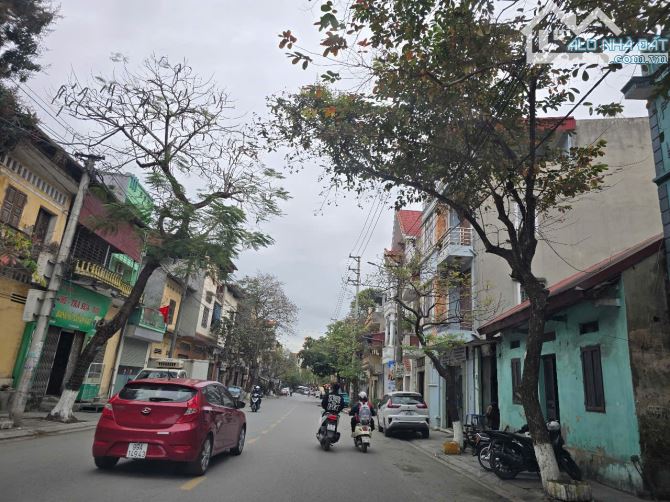 💯Bán Đất Tặng Nhà 2 Tầng Mặt Hoàng Quốc Việt Thị Cầu Mt 5m Dt 81m2 Hướng ĐB Giá 5.75 Tỷ - 1