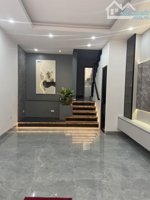 - Bán nhà đường Trần Cung, sát phố, nội thất xịn sò, 50m2, 10.5 tỷ. - 1