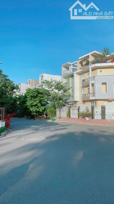 Cần bán lô đất Biệt Thự nền Q - 200m2 căn góc đường 12m KDC 13E Intresco giá 39Tr/m2 - 1
