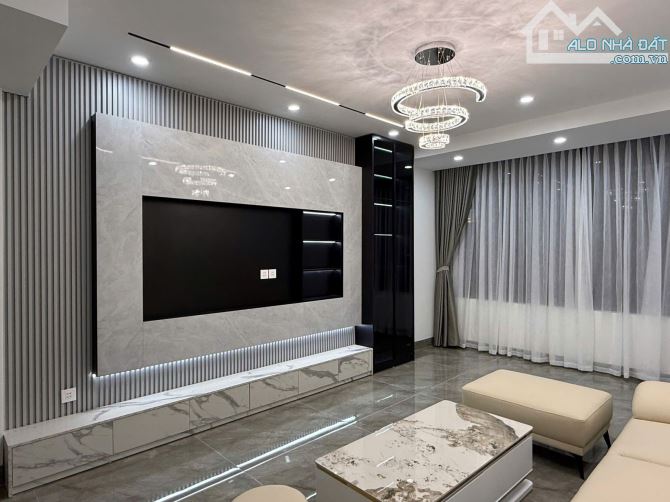 BÁN NHÀ NGỌC THUỴ,LB43M2 ,7 TẦNG THANG MÁY, MT 4,XE 7 CHỖ NGỦ TRONG NHÀ, FULL NỘI THẤT. - 1