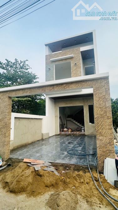 Bán nhà đẹp đang hoàn thiện tại Thị TrẤn Diên Khánh - 1