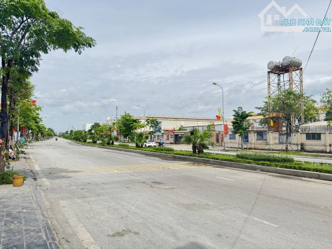 GẦN CÔNG VIÊN CÂY XANH - ĐƯỜNG THÔNG OTO VÀO ĐẤT - CÁCH ĐƯỜNG LÊ HỮU TỰU 30M - 1