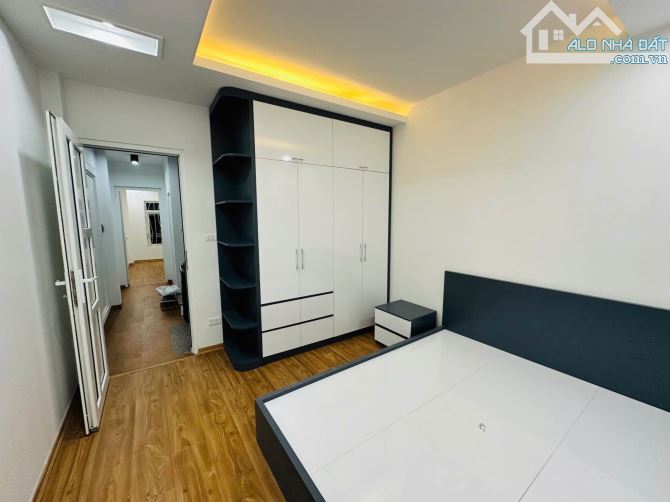- Bán nhà đường Trần Cung, sát phố, nội thất xịn sò, 45m2, 11.2 tỷ. - 1
