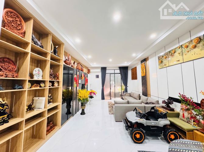 BÁN NHÀ CÓ THANG MÁY MẶT TIỀN TRẦN NGUYÊN HÃN TTTP NHA TRANG - 1