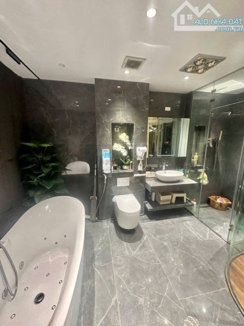 Nhà đẹp hiện đại, lô góc 7 tầng thang máy, oto vào nhà, vị trí đắc địa - 1