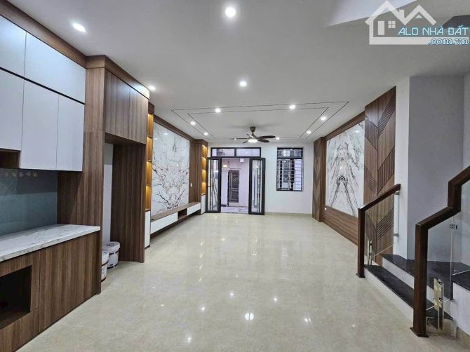 - Bán nhà đường Trần Cung, sát phố, nội thất xịn sò, 82m2, 13.3 tỷ. - 1