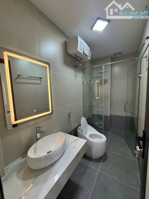 Nhà mặt ngõ Nguyễn Đức Cảnh, 52m2, nhà 7 tầng, thang máy, oto vào nhà. - 1