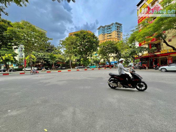 Bán nhà mặt phố Trần Đăng Ninh, quận Cầu Giấy, Hà Nội. Diện tích 40m, 4T, MT 3m. GIÁ 21 Tỷ - 1