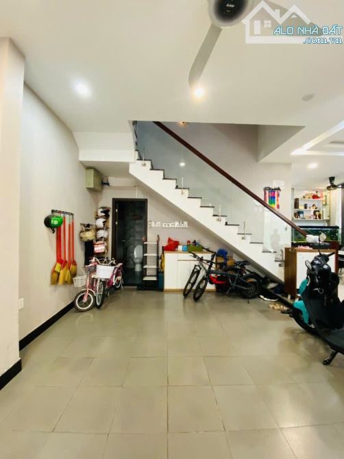 KHU K300, NGAY C18, A4, NGUYỄN MINH HOÀNG - NGANG 9M VUÔNG, 3 TẦNG, NỘI THẤT XỊN - HƠN 17T - 1