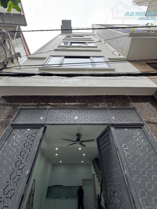 Bán Nhà Lô Góc Gần Đường Nguyễn Văn Cừ, 36,7m2, 5 Tầng, Cực Gần Ôtô, Giá Đầu Tư 6,2 Tỷ - 1
