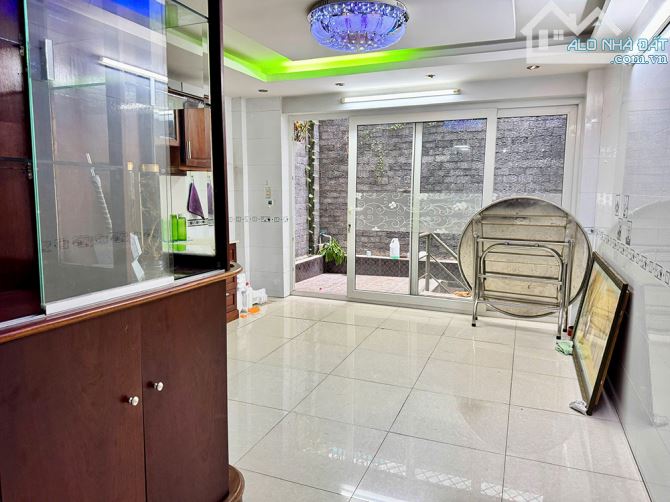 Cho thuê nhà mặt tiền 1 hầm 4 tầng lầu, ngay công viên Cao Đức Lân, nhà đẹp, đường thông - 1