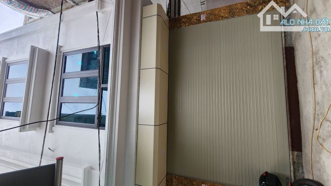 Bán nhà Kim Giang, 7 tầng thang máy, giá: 7.8 tỷ, mt: 4m, sổ vuông, đường rộng. - 1