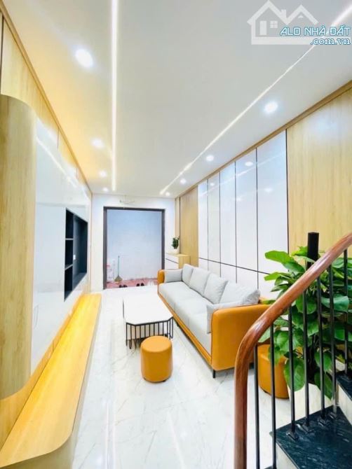 BÁN NHÀ PHÚ DIỄN – 33M² x 5 TẦNG – Ô TÔ QUA CỬA – NGÕ THÔNG – GẦN HV CẢNH SÁT – GIÁ NHỈNH - 1