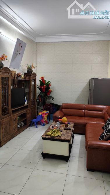 CHÍNH CHỦ BÁN NHÀ KIM GIANG 46.6m,MẶT TIỀN 6M,5M RA 3 Ô TÔ TRÁNH,CHỢ SÁT NHÀ,CHO THUÊ ĐỈNH - 1