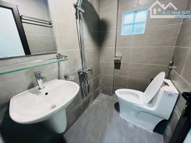 BÁN NHANH TOÀ CCMN 60m*7T* ÔTÔ ĐỖ CỬA DOANH THU ~75TR/THÁNG TẠI THANH XUÂN CHỈ NHỈNH 12TỶ - 1