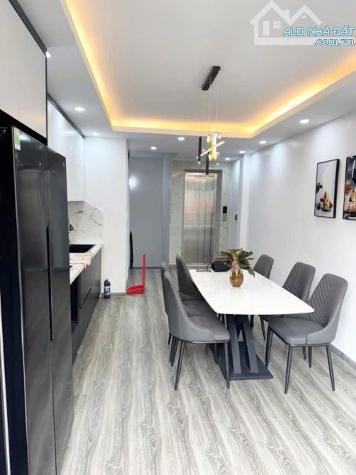 HƠN 8 TỶ SIÊU PHẨM TÂY HỒ -  6T THANG MÁY - FULL NỘI THẤT XỊN- 30M RA PHỐ - 1