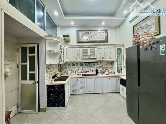 Nhà dân 4 tầng lô góc - hộ khẩu Cầu Giấy - 10m ra mặt phố, kinh doanh tốt. - 1