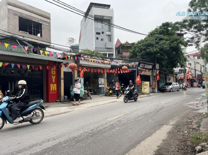 Bán đất mặt phố Xuân Phương, gần ngã tư Nhổn, 127m2, mặt tiền rộng, kinh doanh. Giá: 30 tỷ - 1