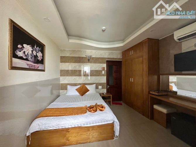 Nhân - 2 căn nhà vị trí đắc địa tp biển đường Lê Thánh Tôn bán 80 tỷ - 1