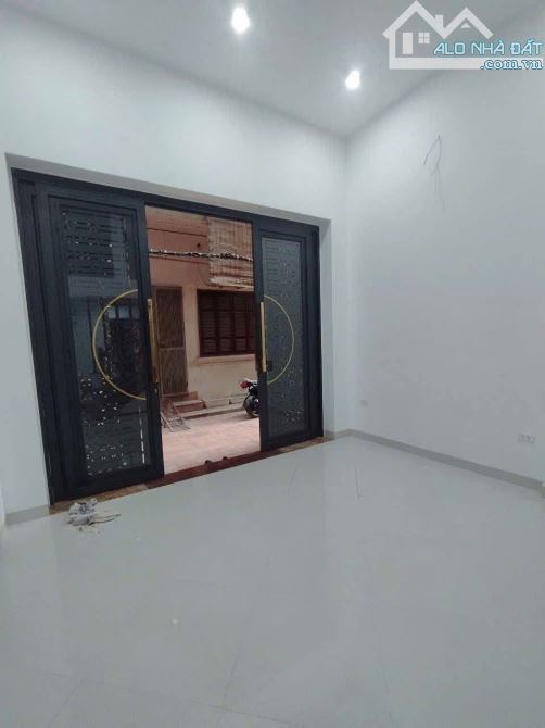 PHÂN LÔ QUÂN ĐỘI - Ô TÔ VÀO NHÀ - NHÀ ĐẸP Ở NGAY - KINH DOANH- VĂN PHÒNG- KHU VỰC HIẾM CÓ - 1