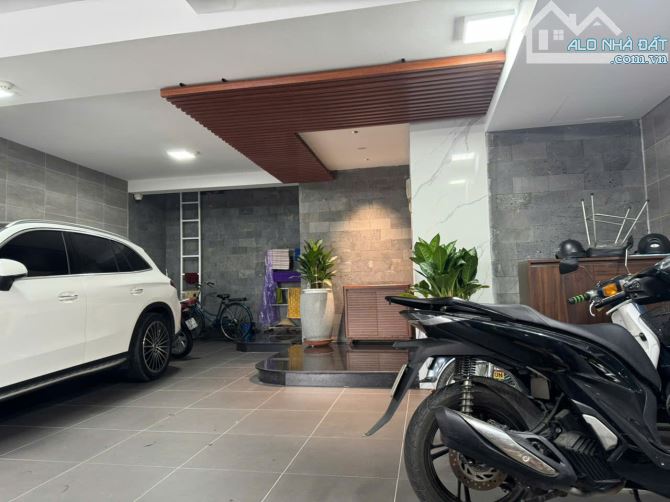Chính chủ bán nhanh trong tháng toà nội thất cao cấp - phân lô Nghi Tàm 100m2, MT: 9m - 1
