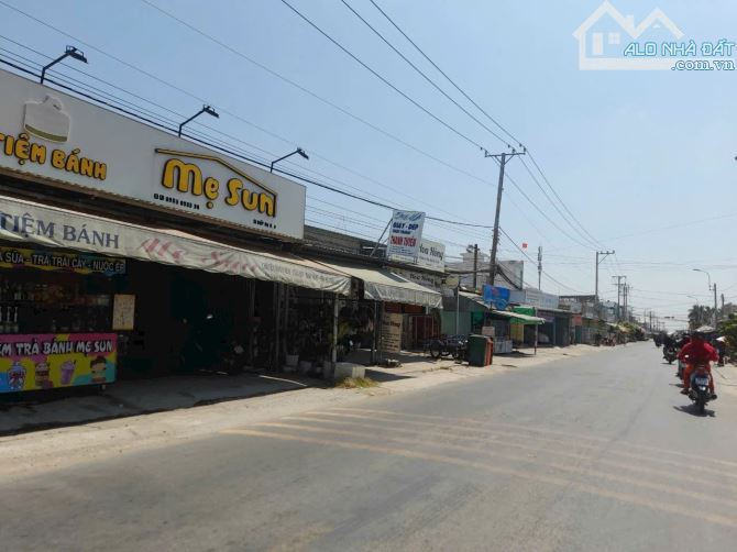 Hàng thơm, 600m2 đất vườn View Kênh Tân Trụ, chỉ 550tr - 1
