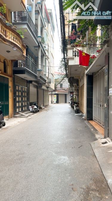 Bán Nhà Thanh Xuân DT 64m x 4,1m MT. Giá 15.5Tỷ, Phân Lô Bàn Cờ, Ô Tô Vào Nhà, KD, Ô Chờ - 1