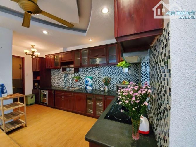Nguyễn vănTrỗi, ngay sau UBND QuậnHẻm xe hơi, 3 mặt tiền, 72m2, 5 tầng BTCT 5m X 14m, 11,5 - 1