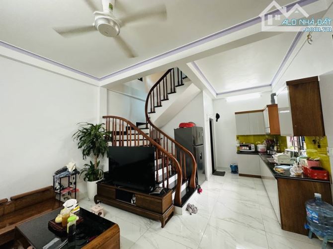 Cần bán nhà Phú Diễn 35m2 3tầng 6m mặt tiền 3,75 - 1