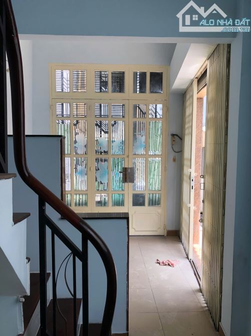 2PN, 3wc. Nhà 372/5 Phạm Văn Chí, P4, Quận 6. DT: 12x3m, 2 lầu ST - 1
