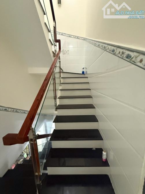 NHÀ 3 TẦNG CHIẾN LƯỢC VỊ TRÍ ĐẮC ĐỊA HXT THÔNG 56M NHỈNH 5 TỶ XÍU TL.M2 . - 1