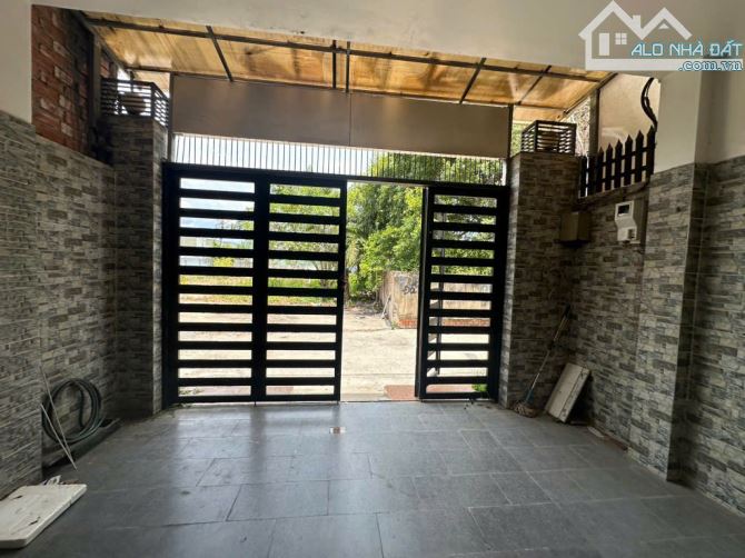 Nhà 3 tầng xây tâm huyết – hẻm tải tránh - Thạnh Lộc Quận 12 – ngang 5m – giá 5.7 tỷ - 1