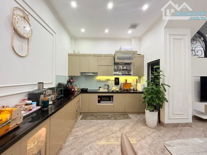 BÁN CỰC GẤP nhà Trích Sài, Tây Hồ 42m2, 5 tầng, giá 7.15 tỷ - 1