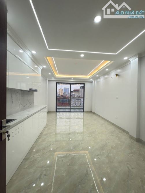 - Bán nhà đường Trần Cung, sát phố, nội thất xịn sò, 73m2, 11.5 tỷ. - 1