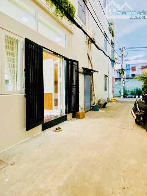 Bán nhà gần công viên Làng Hoa Gò Vấp – 2 lầu ST – hẻm xe hơi – chỉ 3 tỷ ++ - 1