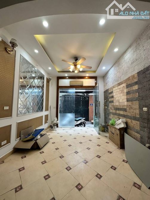 Trung tâm - Kinh doanh - Tầm tiền hiếm - Vị trí đẹp một nhà ra ô tô - 1