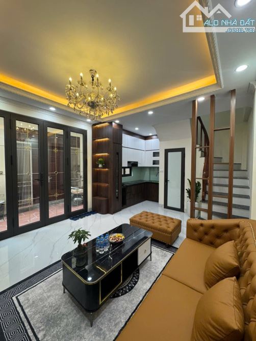 Nhà Bát Khối Diện tích 30m2 giá 6.xtỷ Gần AEON, Đường Cổ Linh, Cầu Vĩnh Tuy - 1