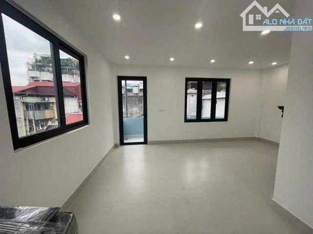 Cần bán nhà phố Kim mã Ba đình 35m2 5 tầng 5 m mặt tiền vuông đép 6,2 tỷ