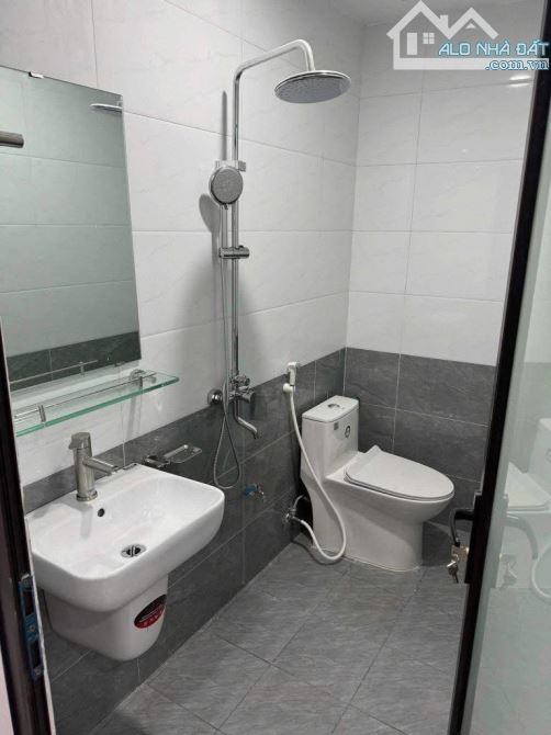 🌟 Nhà đẹp 5 tầng Cầu Đơ – 42m², mặt tiền 4m – giá nhỉnh 9 tỷ - 1