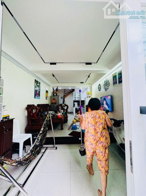 NHÀ 4TẦNG ĐÚC BTCT KHU ĐƯỜNG SỐ   X/1 CĂN THỨ NHẤT SÁT ĐƯỜNG XE HƠI  KHU ĐƯỜNG SỐ - Ô TÔ - 1