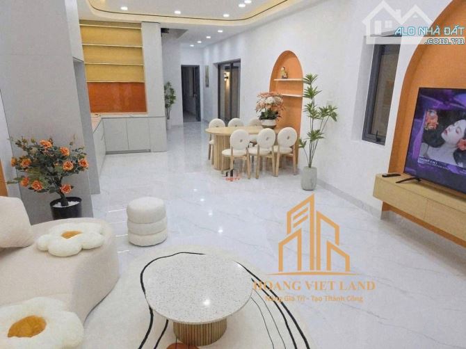 NHÀ 2 TẦNG 2 MẶT TIỀN MỚI ĐẸP HIỆN ĐẠI FULL NỘI THẤT HẺM TĐC 19/5 EA TAM - 1