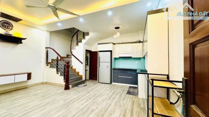 Siêu Hiếm - NGỌC THUỴ - NGÕ THÔNG - OTO ĐỖ CỬA  DT 32m2 - 5T - nhỉnh 6 tỷ ( cực hiếm) Sổ đ - 1