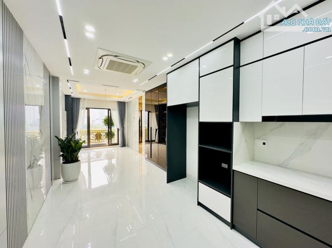 Nhà mặt phố xây mới Dương Văn Bé, Hai Bà Trưng. DT 68m2 x6T thang máy, 1 mặt ngõ oto - 1