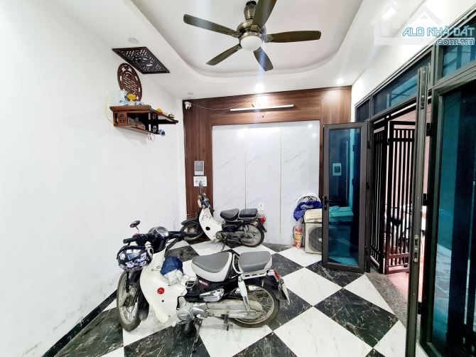 NHÀ MỚI Ở NGAY - QUANG LÃM - HÀ ĐÔNG, 3 GÁC TRÁNH XE MÁY   CHO THUÊ 4 PHÒNG 12 TRIỆU - 1