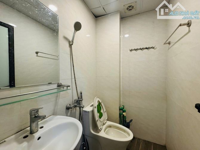 Bán Tòa Nhà Cách Phố Võ Chí Công 10m – Cầu Giấy – DT 176m² – 9 Tầng – Mặt Tiền 8m – Giá 72 - 12