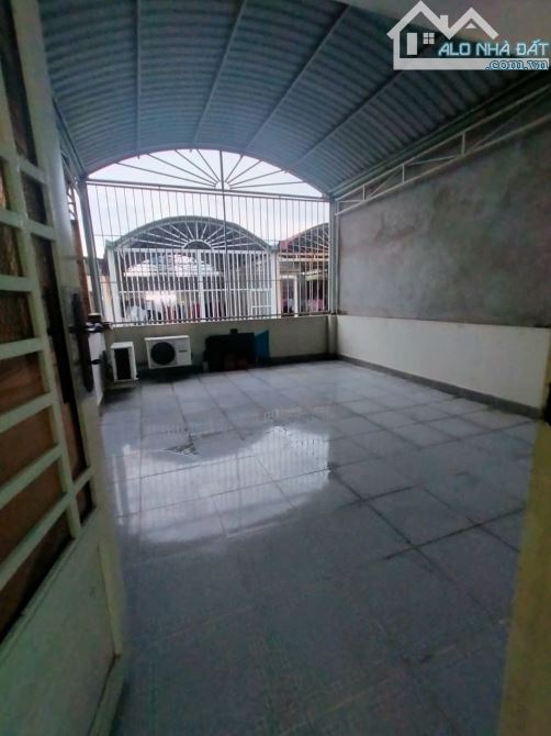 NHÀ 1TRỆT 3LẦU KDC SẦM UẤT NGAY HOÀNG DIỆU 2 4X24M 6P - 12