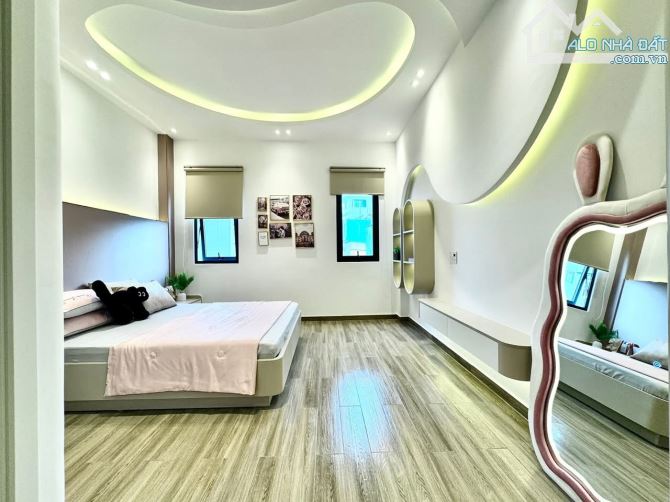 SIÊU PHẨM NHÀ PHỐ 4 TẦNG CÓ THANG MÁY - HẺM XE HƠI 8m THÔNG THOÁNG - 12