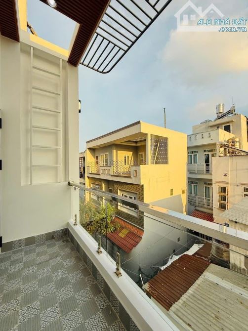 Mua ngay căn nhà 2 tầng ngay nhà Nguyễn Thiện Thuật, Quận 3. Giá: 4 Tỷ 020 / 52m2. SHR - 13